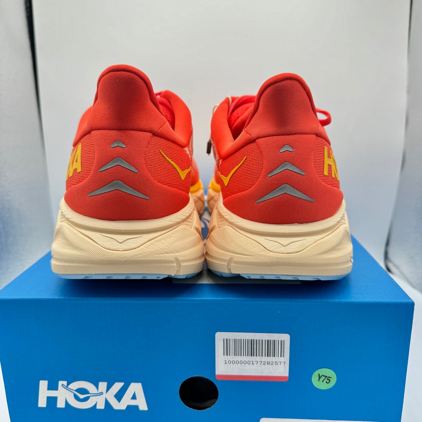 Hoka Arahi 6 Running Shoes in Fiesta Orange / Amber Yellow , Men’s Brand New