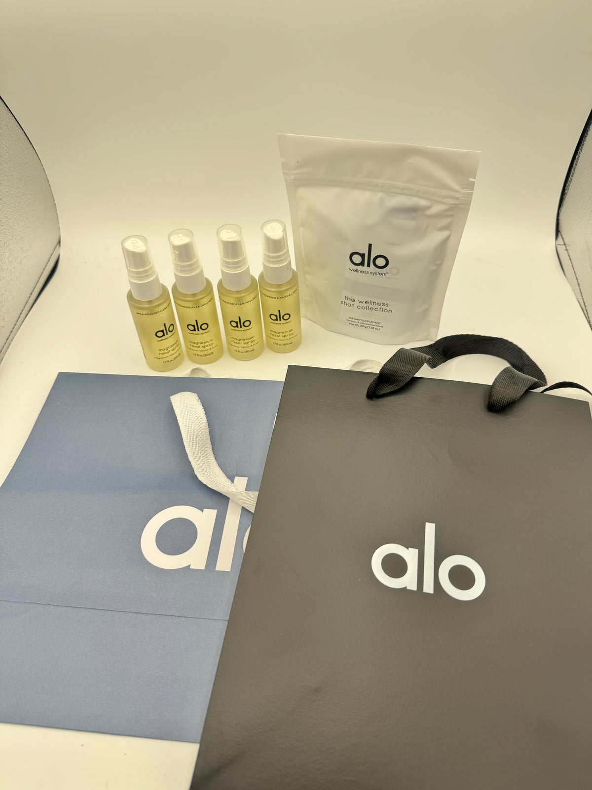 Alo Wellness BUNDLE (4) Magnesium Sprays, (2) Gift Bags, (1) Wellness Discovery Satchet Kit