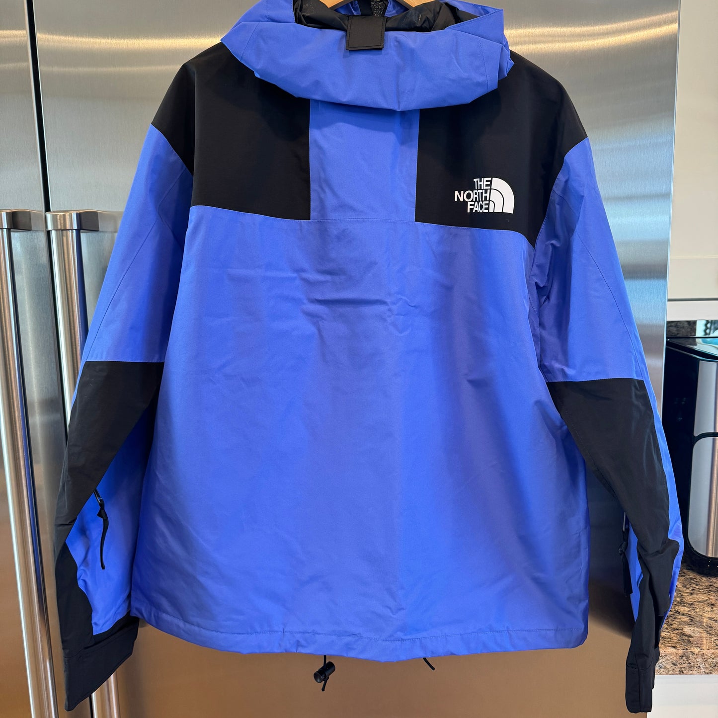 The North Face Men’s 86 Retro Mountain Jacket Solar Blue / Black Rainproof Windproof