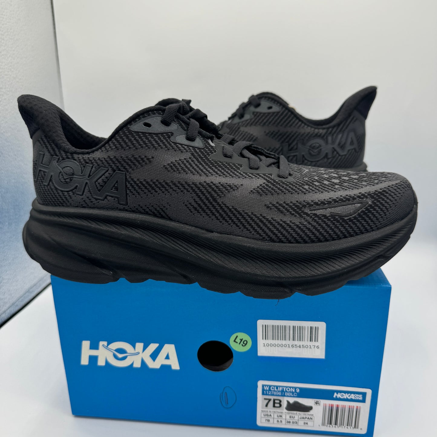 Hoka Clifton 9 Women’s Running Shoes All Black Hoka one one NEW