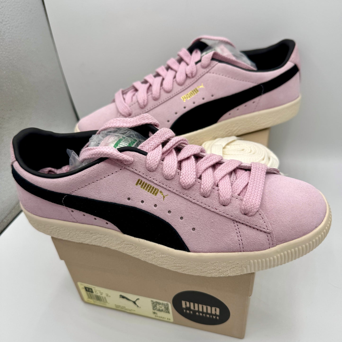 Puma Suede VTG Textured Leather Sneakers , extra laces , pearl pink black