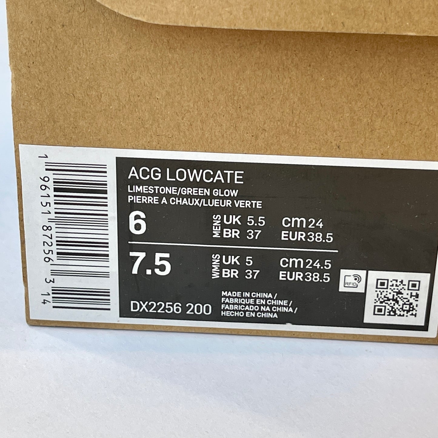 Nike ACG Lowcate Athletic Trail Shoes Unisex Green / Brown
