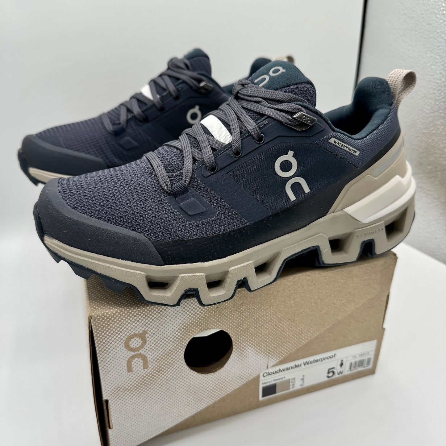 On Running Cloudwander Watetproof women’s hiking running trail shoes navy