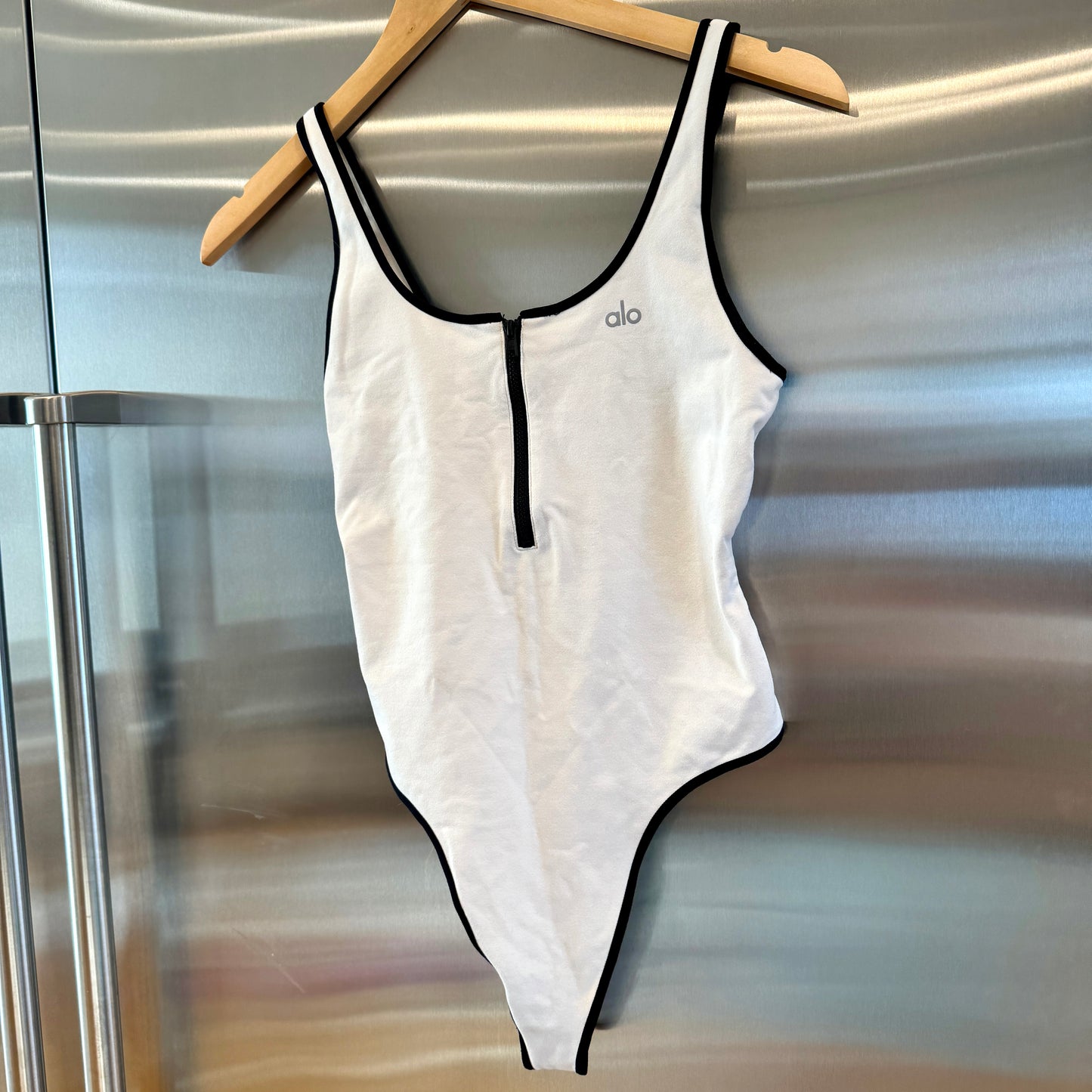 Alo Yoga Supernova Bodysuit White / Black — Pre-owned Excellent Condition