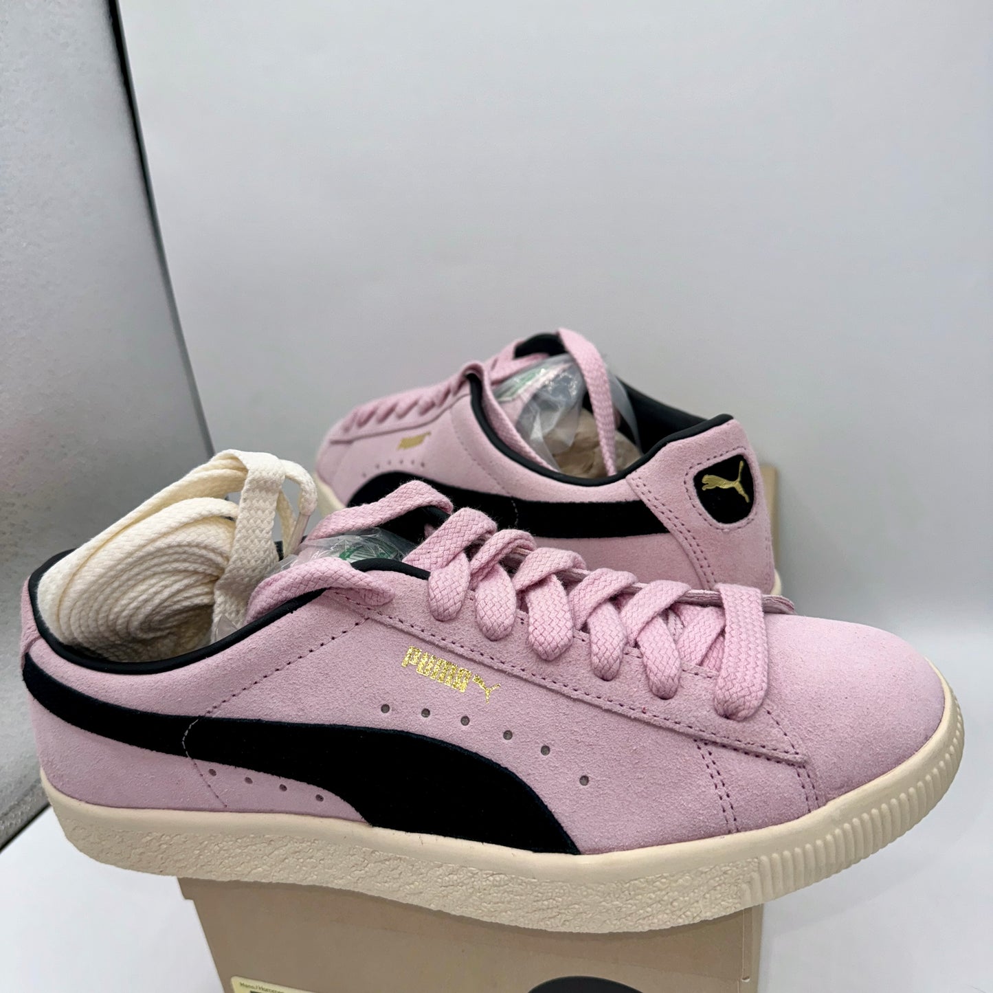 Puma Suede VTG Textured Leather Sneakers , extra laces , pearl pink black