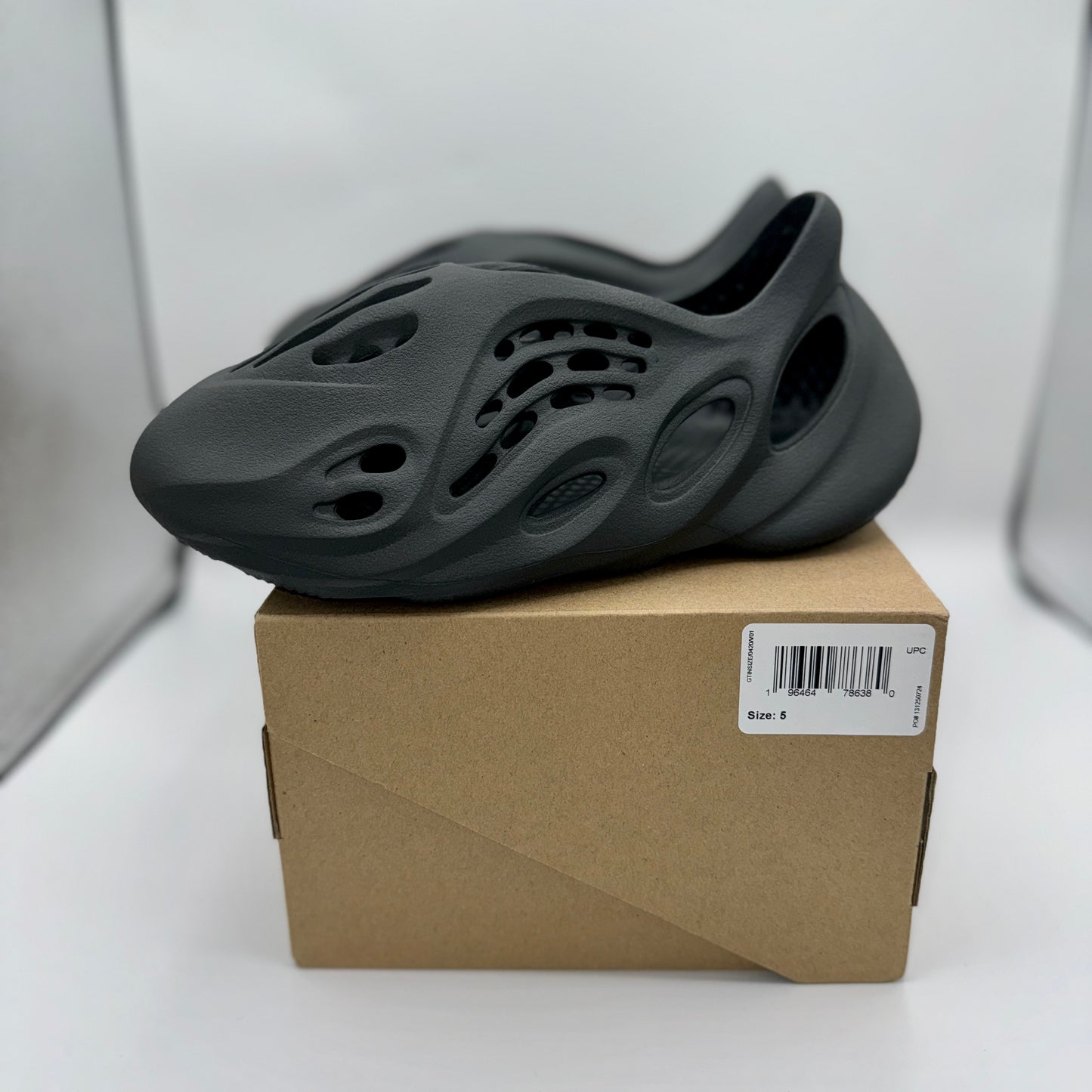 Yeezy Adidas Foam Runner Carbon Yzy Dark Grey Slides Rubber Slip Ons Pre-Owned