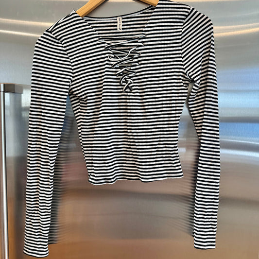 LF Emma and Sam Black White Striped Ribbed Long Sleeve Top with lace up front * Pre-owned Like NEW