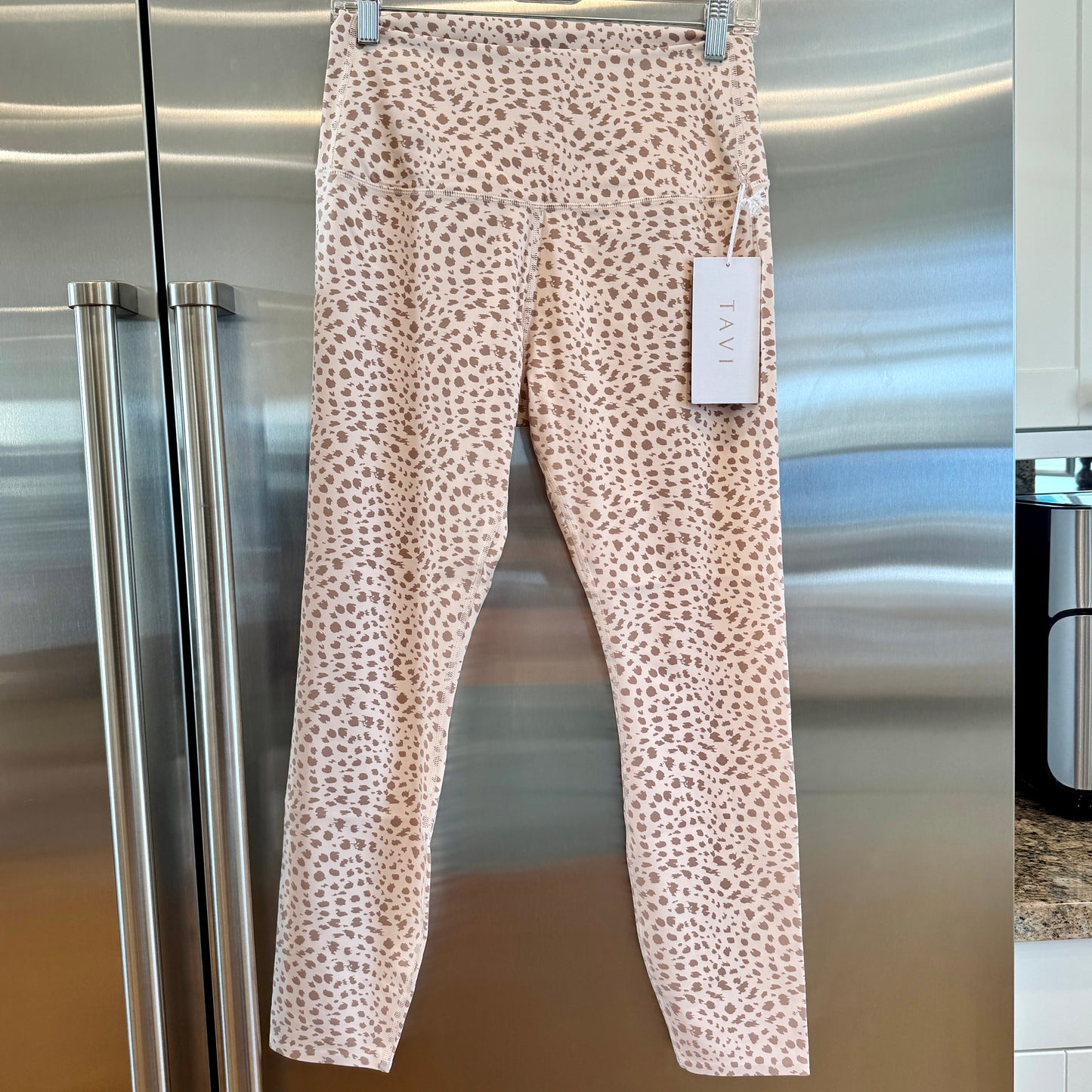 Tavi Yoga High Waisted 7/8 Length Dune Lynx Leggings Tan Cheetah Leopard NEW