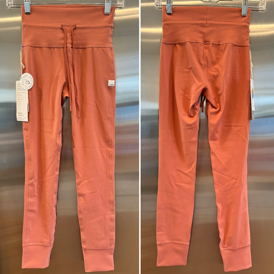 Vuori Daily Legging in Cinnamon Orange Athletic Pants Tights NEW