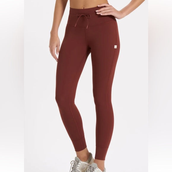 Vuori Daily Legging in Brick / Maroon size XL