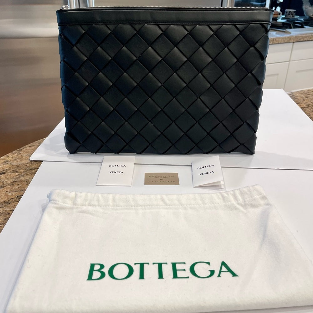 Bottega Veneta Maxi Intrecciato Leather Pouch Clutch black medium large size