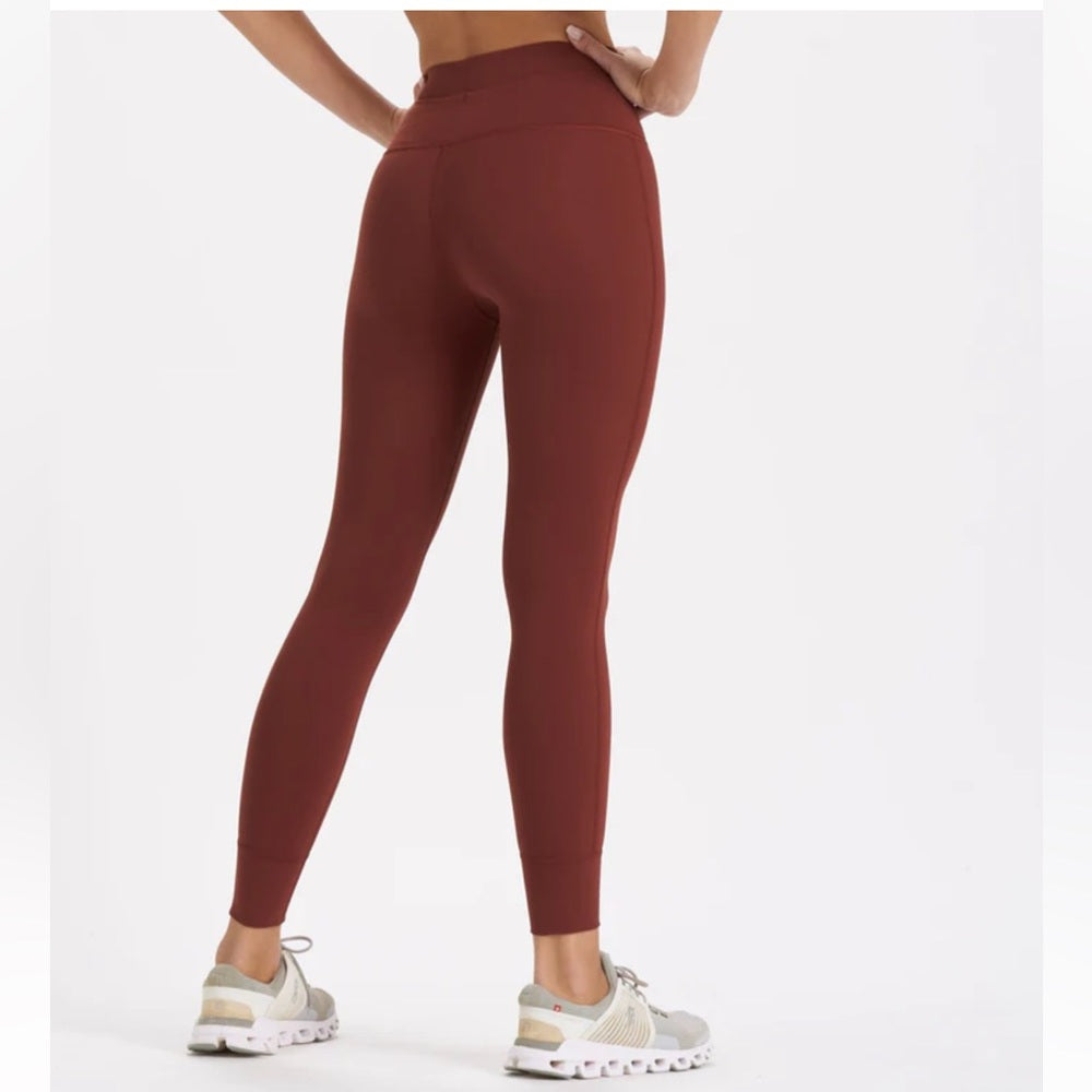 Vuori Daily Legging in Brick / Maroon size XL