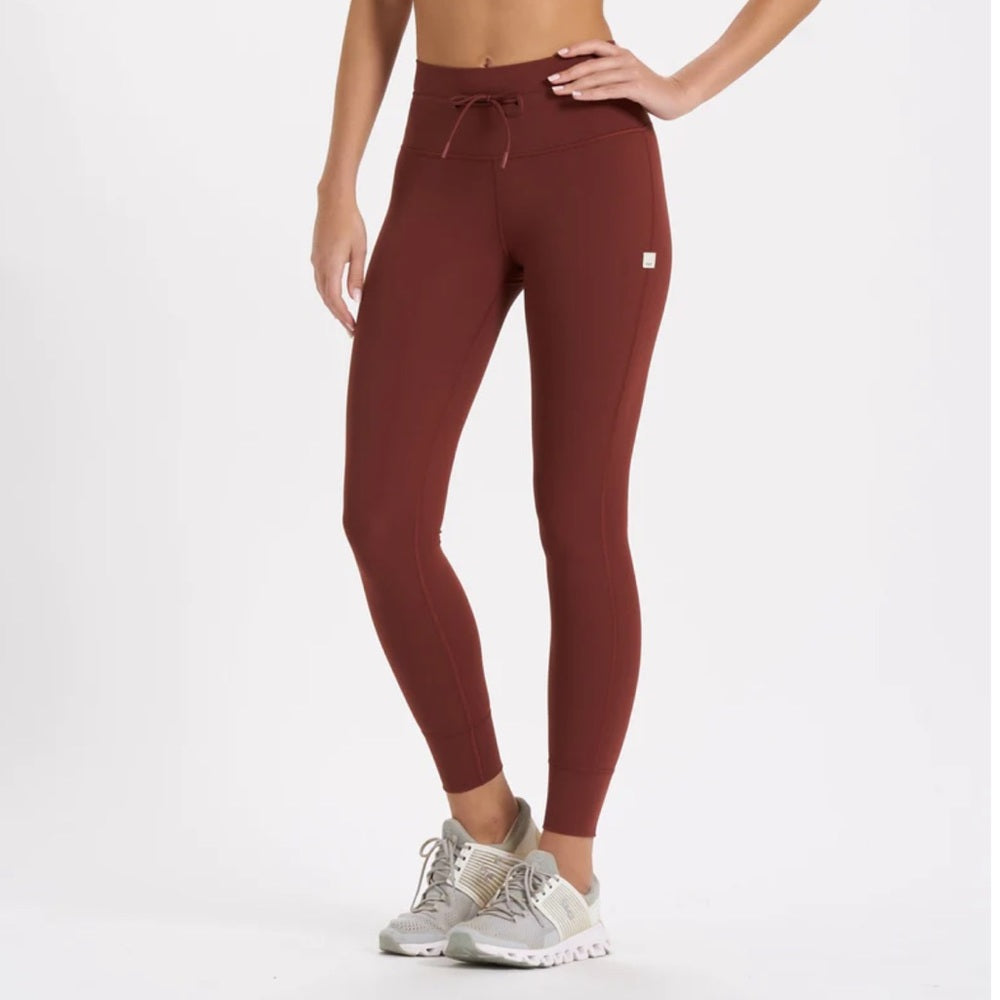 Vuori Daily Legging in Brick / Maroon size XL